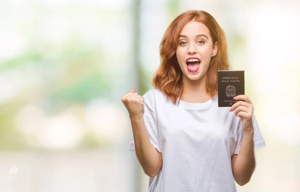 Młoda Kobieta Piękne Paszportem Włochy Białym Tle Krzyk Dumny Świętuje — Zdjęcie stockowe