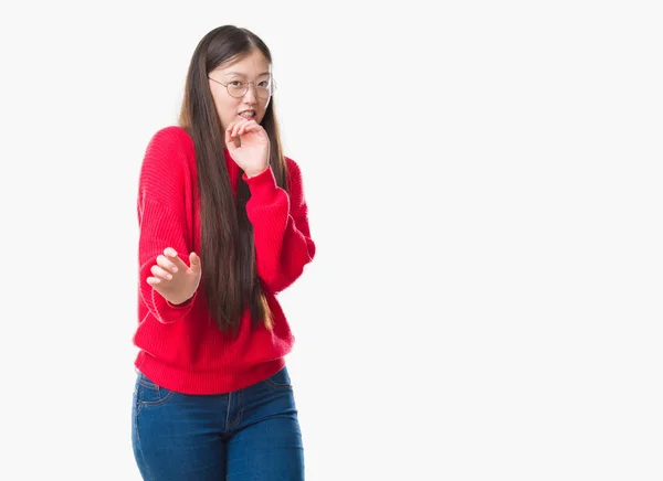 Jeune Femme Chinoise Sur Fond Isolé Portant Des Lunettes Expression — Photo