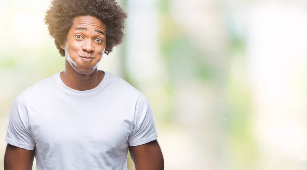 Hombre Afroamericano Sobre Fondo Aislado Hinchando Mejillas Con Cara Graciosa —  Fotos de Stock