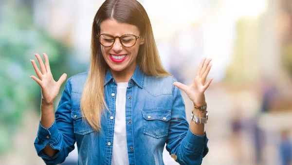 Mooie Jongedame Dragen Bril Geïsoleerde Achtergrond Vieren Gekke Gekke Voor — Stockfoto