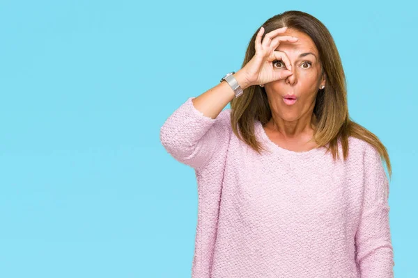 Schöne Erwachsene Frau Mittleren Alters Die Winterpullover Über Isoliertem Hintergrund — Stockfoto