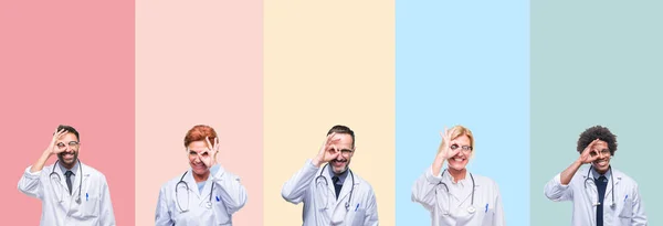 Collage Medici Professionisti Strisce Colorate Sfondo Isolato Facendo Gesto Con — Foto Stock