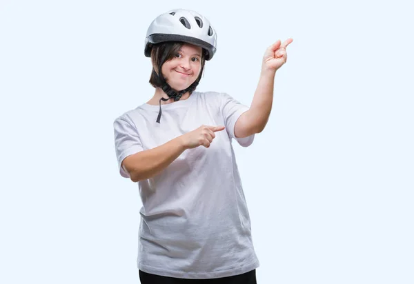 Unga Vuxna Cyklist Kvinna Med Downs Syndrom Bära Skyddshjälm Över — Stockfoto