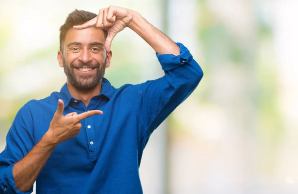 Hombre Hispano Adulto Sobre Fondo Aislado Sonriendo Haciendo Marco Con —  Fotos de Stock