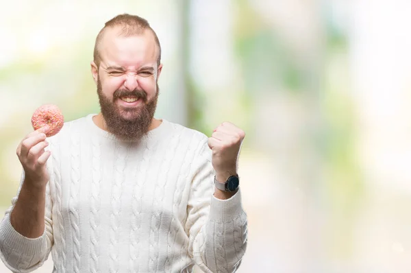 Jeune Homme Hipster Caucasien Mangeant Beignet Sucré Sur Fond Isolé — Photo