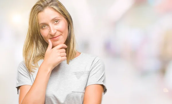 Joven Mujer Hermosa Sobre Fondo Aislado Mirando Con Confianza Cámara — Foto de Stock