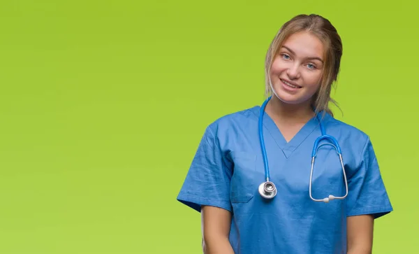 Junge Kaukasische Ärztin Chirurgenuniform Vor Isoliertem Hintergrund Die Mit Einem — Stockfoto