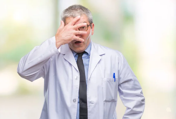 Bello Dottore Anziano Scienziato Professionista Che Indossa Cappotto Bianco Sfondo — Foto Stock