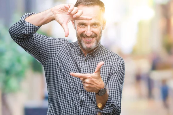 Edad Media Hoary Hombre Mayor Sobre Fondo Aislado Sonriendo Haciendo —  Fotos de Stock