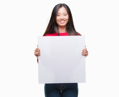 Mutlu yüz ile izole arka plan üzerinde afiş tutan Genç Asyalı kadın