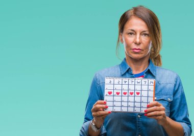 Adet takvim acımak yüz ciddi düşünüyorum üstünde kendine güvenen bir ifade ile izole arka plan üzerinde tutan orta yaş üst düzey İspanyol kadın