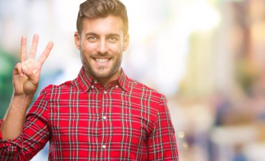 Yakışıklı delikanlı gösterilen ve parmakları ile işaret izole arka plan üzerinde üçüncü ise kendinden emin ve mutlu gülümseyerek.