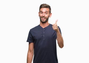 Yakışıklı delikanlı hareketi el ile mutlu yaşasın yapıyor izole arka plan üzerinde. Kameraya bakarak başarı gösteren ile ifade onaylama.