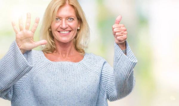 Blonde Frau Mittleren Alters Trägt Winterpullover Über Isoliertem Hintergrund Und — Stockfoto