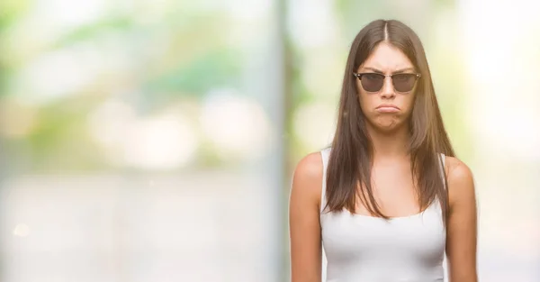Joven Hermosa Hispana Usando Gafas Sol Deprimido Preocuparse Por Angustia — Foto de Stock