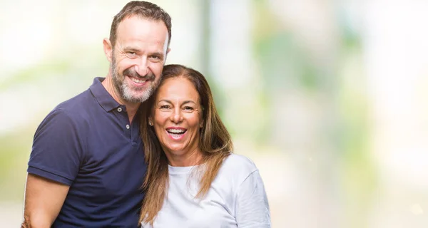 Hispanisches Paar Mittleren Alters Mit Lässigem Hintergrund Und Einem Fröhlichen — Stockfoto