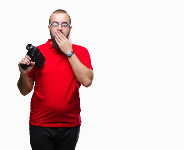 Jovem Caucasiano Hipster Homem Filmando Usando Câmera Vídeo Retro Sobre — Fotografia de Stock