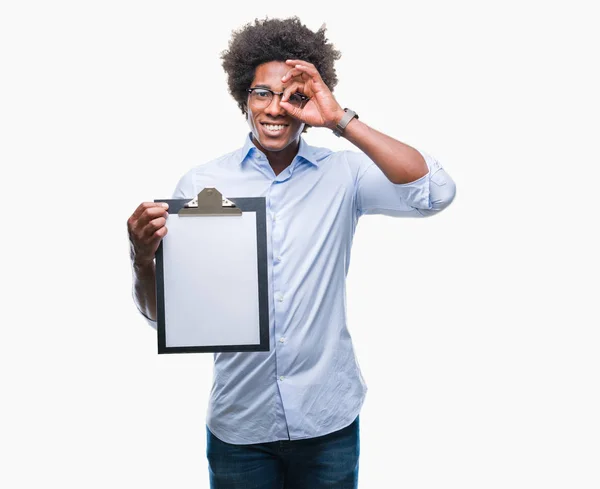 Afro Americano Homem Segurando Prancheta Sobre Isolado Fundo Com Feliz — Fotografia de Stock