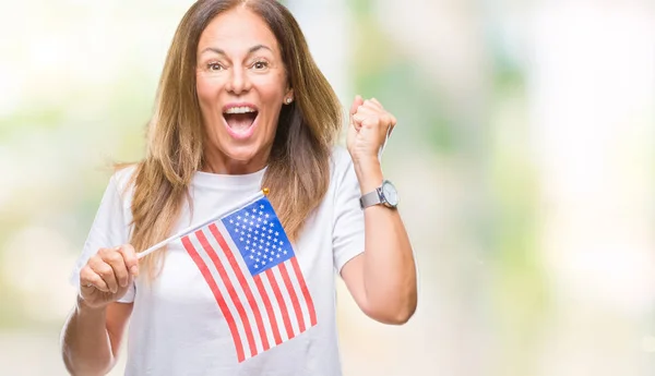 Mujer Hispana Mediana Edad Sosteniendo Bandera Los Estados Unidos América — Foto de Stock