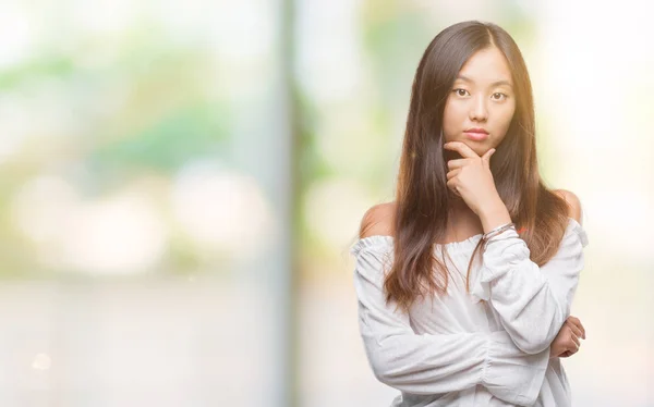 Jovem Mulher Asiática Sobre Isolado Fundo Olhando Confiden — Fotografia de Stock