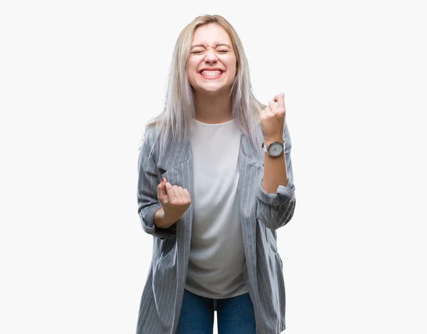 Молодая Блондинка Бизнес Женщина Куртке Изолированном Фоне Счастлива Взволнована Делая — стоковое фото