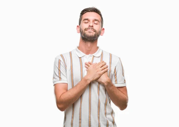 Homem Bonito Jovem Sobre Fundo Isolado Sorrindo Com Mãos Peito — Fotografia de Stock