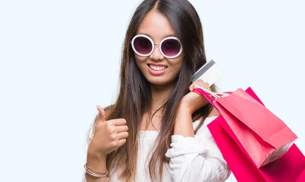 買い物袋を押し サインをしている若いアジアの女性 — ストック写真