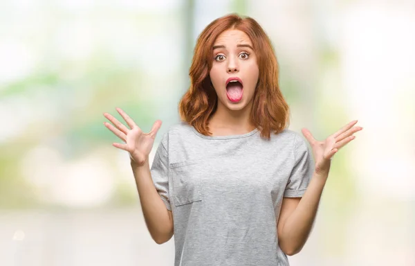 Joven Mujer Hermosa Sobre Fondo Aislado Celebrando Loco Sorprendido Por —  Fotos de Stock