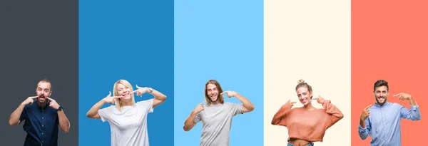 Collage Jóvenes Ocasionales Sobre Rayas Coloridas Fondo Aislado Sonriendo Confiado —  Fotos de Stock