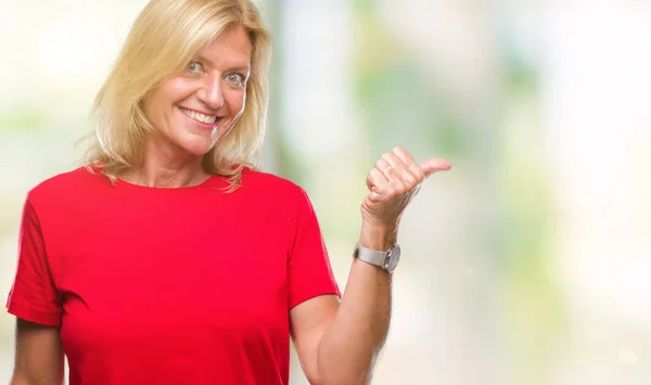 Mujer Rubia Mediana Edad Sobre Fondo Aislado Sonriendo Con Cara — Foto de Stock