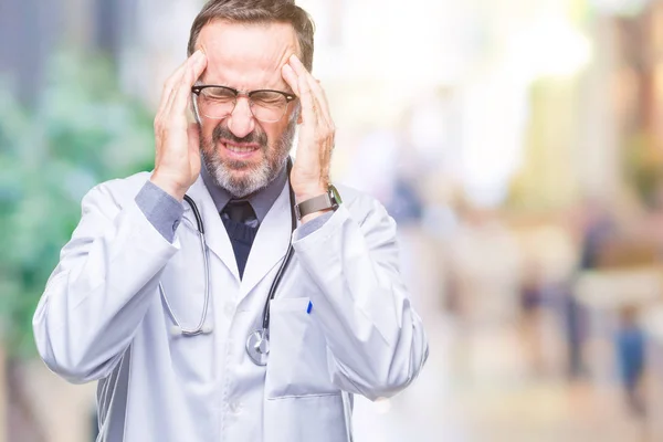 Hombre Médico Mediana Edad Con Uniforme Médico Aislado Fondo Con —  Fotos de Stock