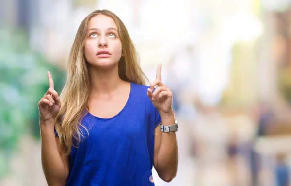 Young Beautiful Blonde Woman Isolated Background Amazed Surprised Looking Pointing — Stock Photo, Image