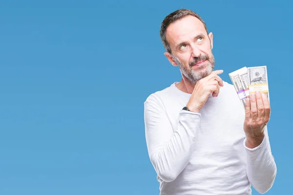 Senior Hombre Canoso Que Sostiene Buch Dólares Sobre Fondo Aislado —  Fotos de Stock