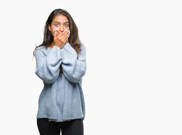 Jonge Mooie Arabische Vrouw Winter Trui Dragen Geïsoleerde Achtergrond Geschokt — Stockfoto