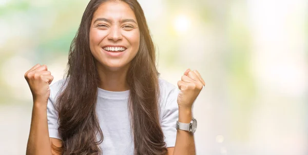 Giovane Bella Araba Sfondo Isolato Che Celebra Sorpreso Stupito Successo — Foto Stock