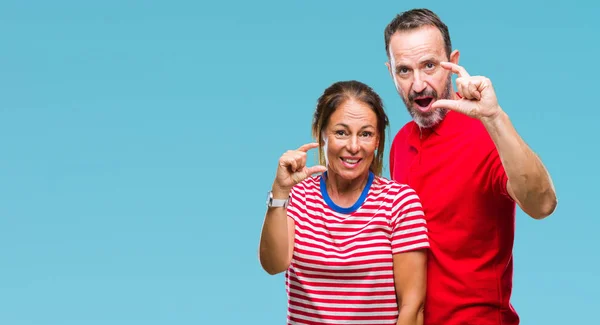 Middle Age Hispanic Couple Love Isolated Background Smiling Confident Gesturing — Stock Photo, Image