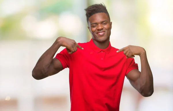 Jovem Afro Americano Sobre Fundo Isolado Olhando Confiante Com Sorriso — Fotografia de Stock