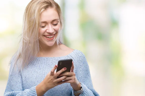 Jovem Loira Enviando Mensagem Usando Smartphone Sobre Fundo Isolado Com — Fotografia de Stock