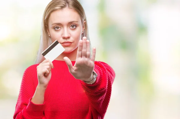 Young Blonde Woman Holding Credit Card Isolated Background Open Hand — Stock Photo, Image