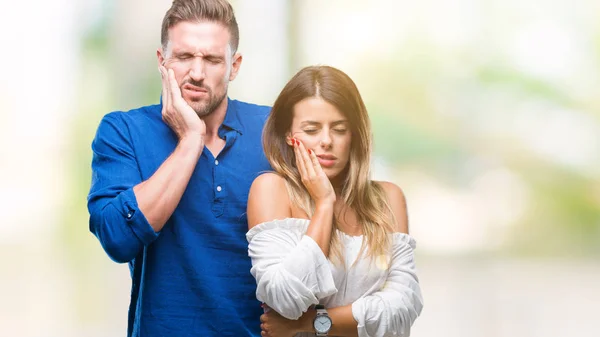 Jeune Couple Amoureux Sur Fond Isolé Touchant Bouche Avec Main — Photo