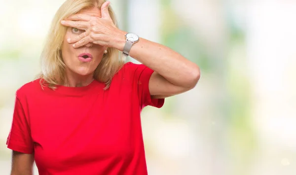 Blonde Frau Mittleren Alters Über Isoliertem Hintergrund Die Schockiert Gesicht — Stockfoto