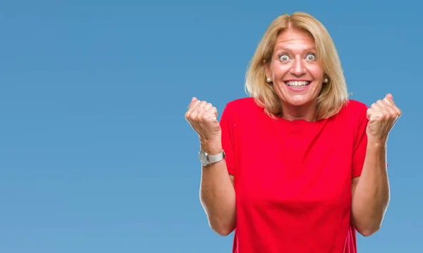 Blonde Frau Mittleren Alters Mit Isoliertem Hintergrund Feiert Überrascht Und — Stockfoto