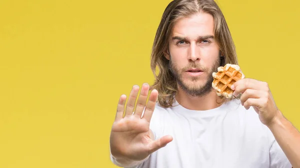 Young Handsome Man Long Hair Isolated Background Eating Waffle Open — Stock Photo, Image