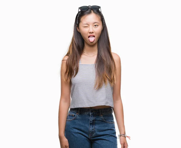 年轻的亚洲女人坚持舌头出来 — 图库照片