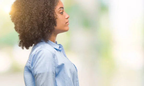 Giovane Donna Afro Americana Sfondo Isolato Cercando Lato Posa Profilo — Foto Stock