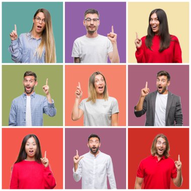 Kolaj grup insanlar, kadınlar ve erkekler başarılı fikirle parmağı yukarıyı renkli izole arka plan üzerinde. Çıktıktan ve mutlu. Bir numara.