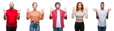 Kolaj grup izole renkli arka plan üzerinde genç insan dinlenmek ve gülümseyen gözlerle kapalı parmak jestle meditasyon yapıyor. Yoga kavramı.