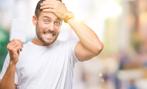 Homem Bonito Jovem Segurando Notebook Sobre Fundo Isolado Estressado Com — Fotografia de Stock