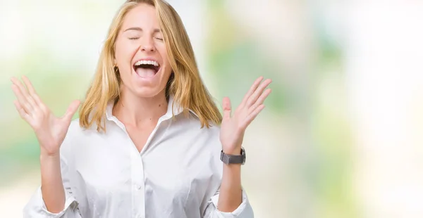 Hermosa Joven Mujer Negocios Sobre Fondo Aislado Celebrando Loco Loco —  Fotos de Stock