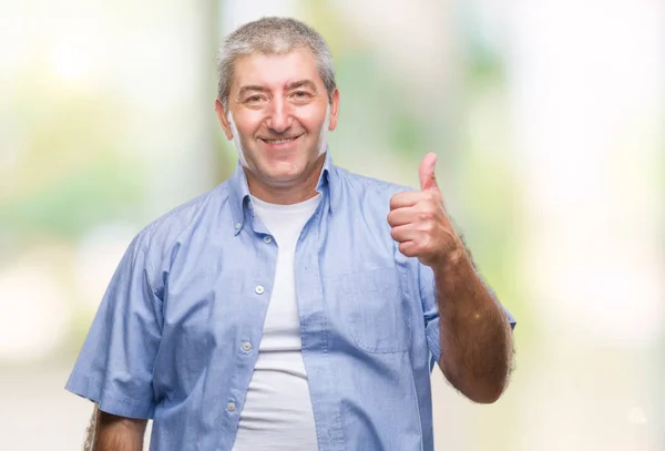 Hombre Mayor Guapo Sobre Fondo Aislado Haciendo Gesto Feliz Pulgares —  Fotos de Stock